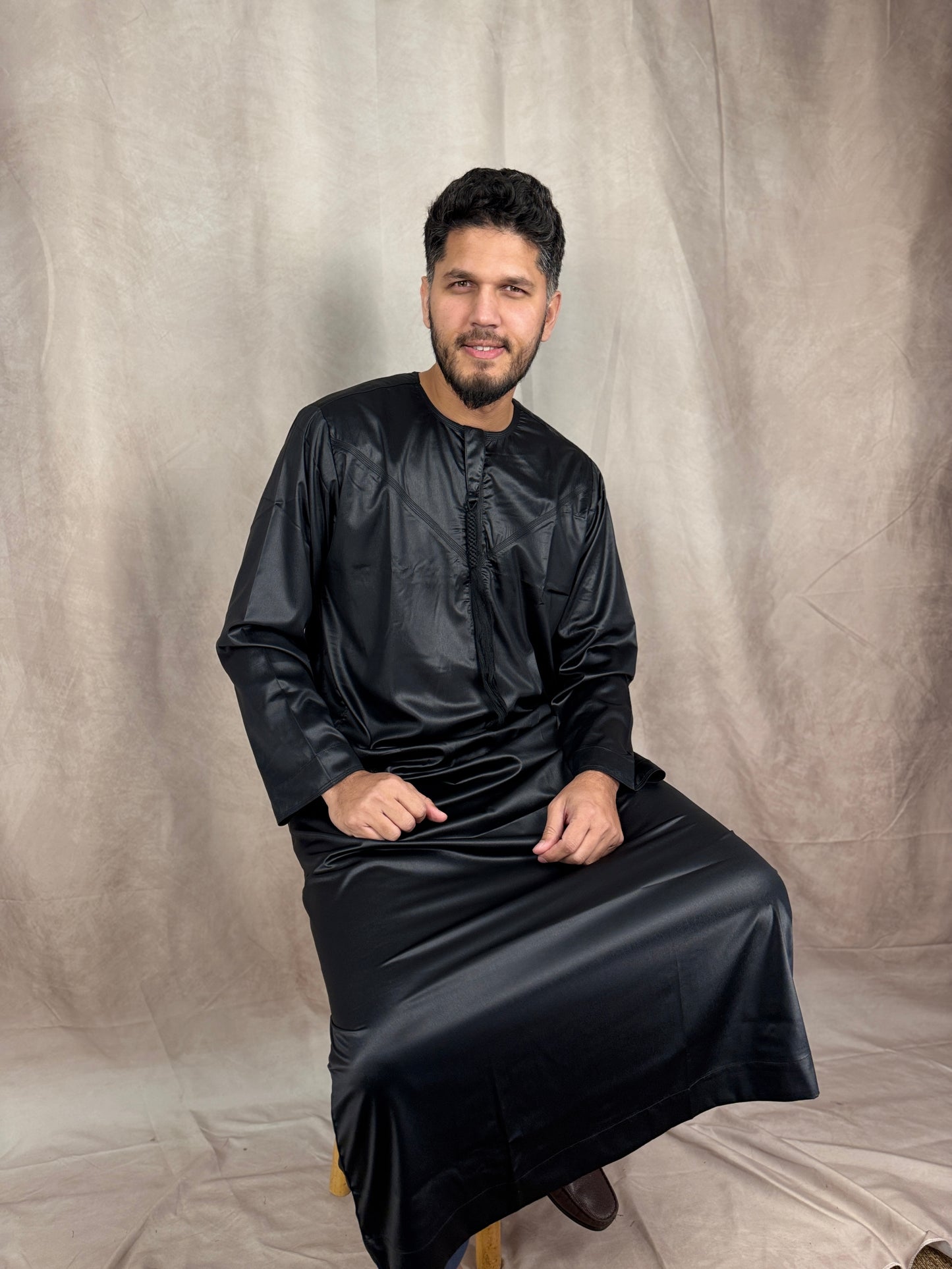 Emaar Thobe – Black with Tassel (Copy)