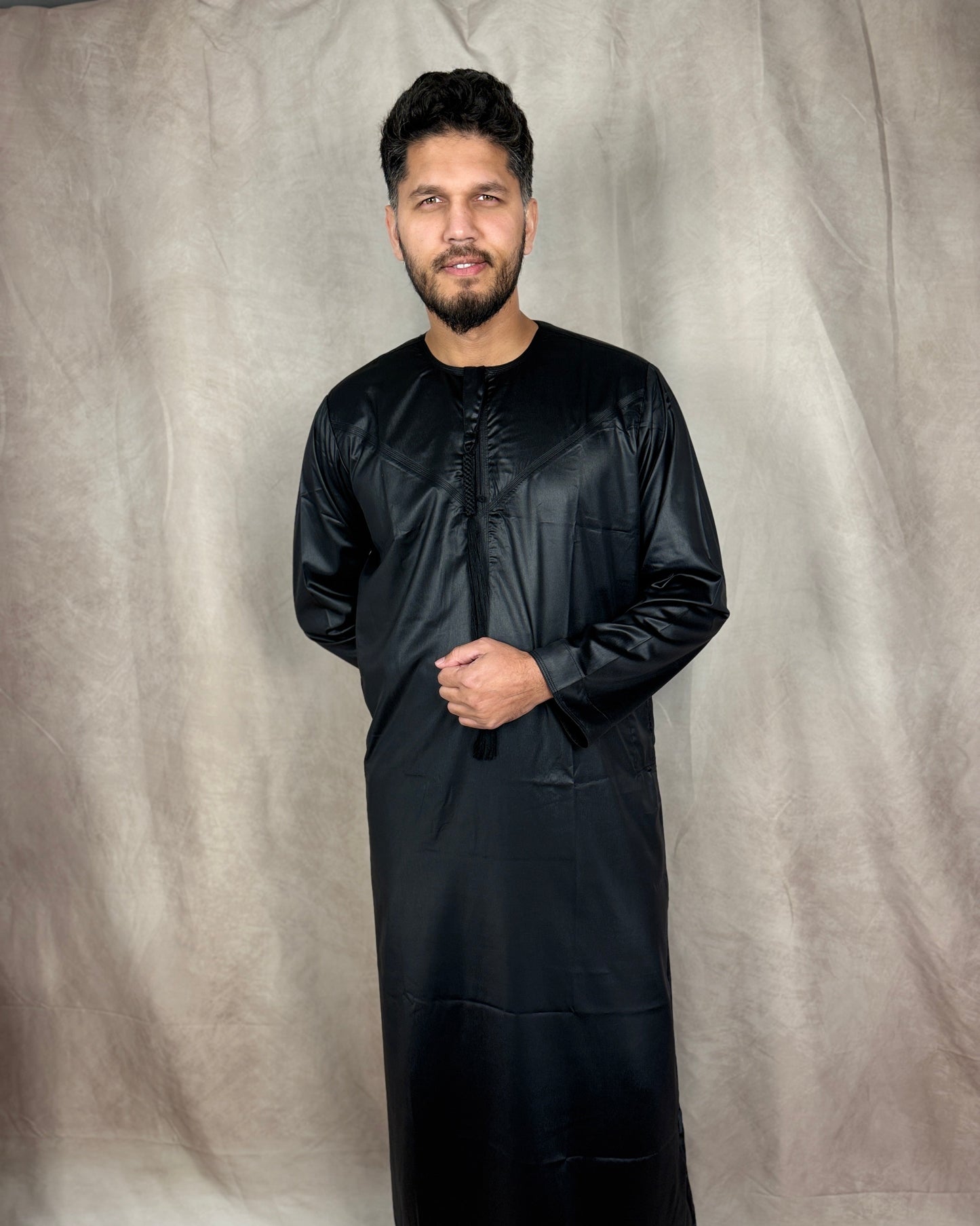 Emaar Thobe – Black with Tassel (Copy)